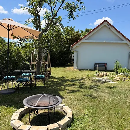 Apartment Kis Haziko Vendeghaz Pécsvárad